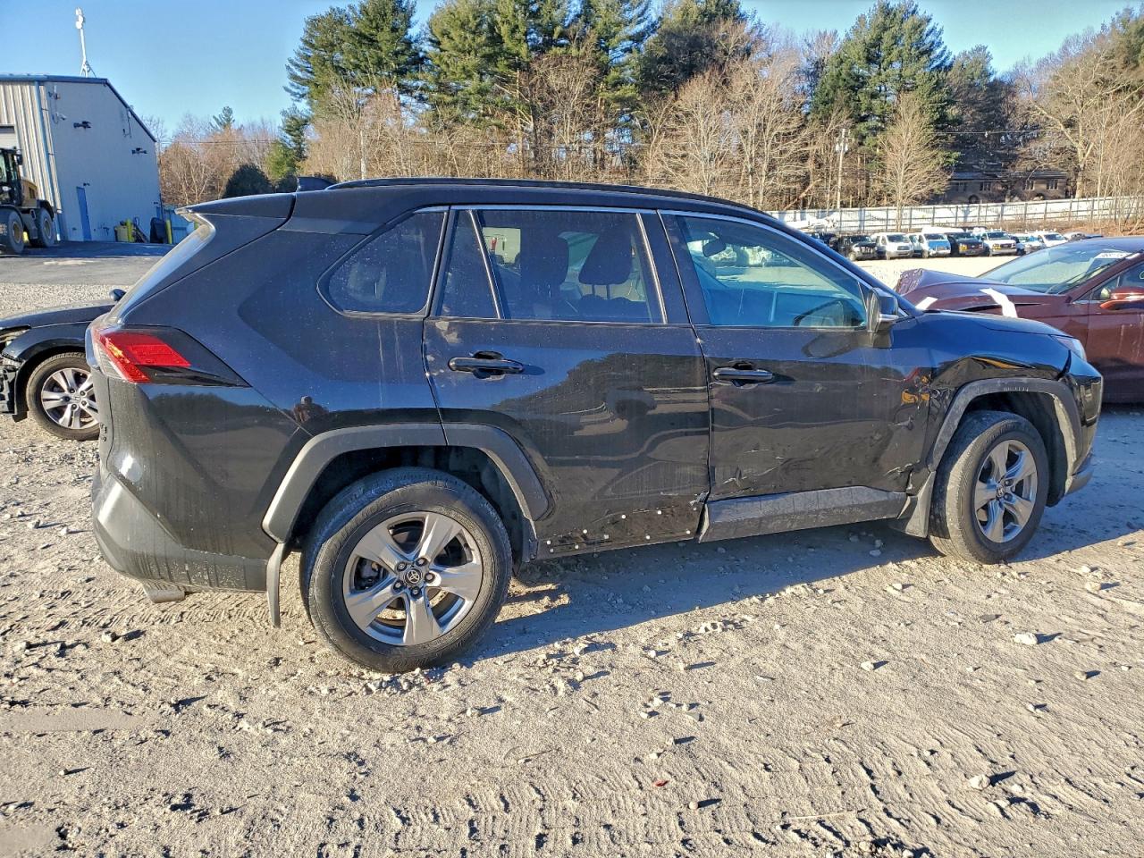 2024 TOYOTA RAV4 XLE photo 3