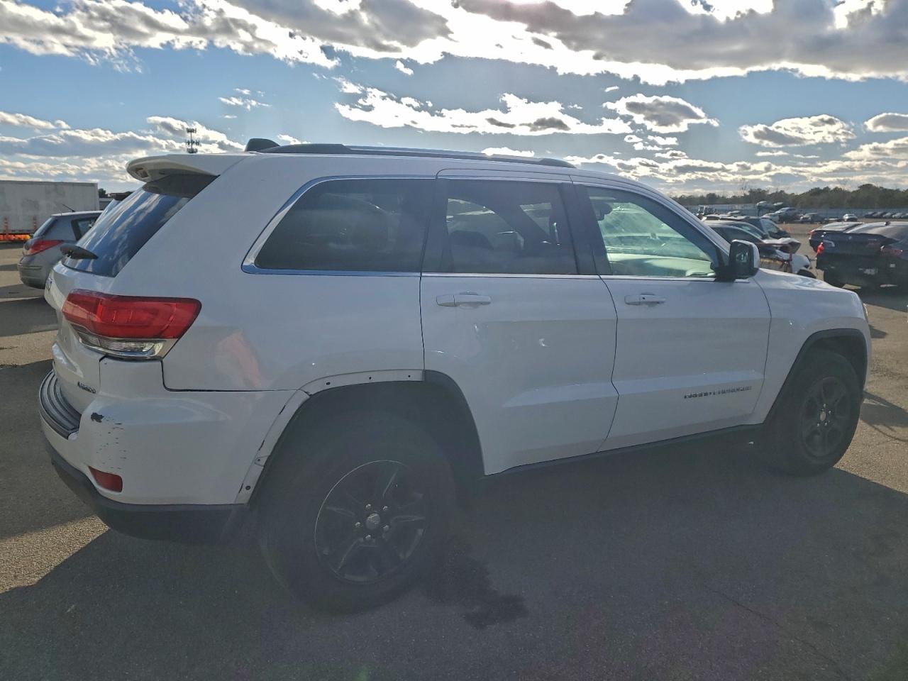 2016 JEEP GRAND CHEROKEE LAREDO photo 3