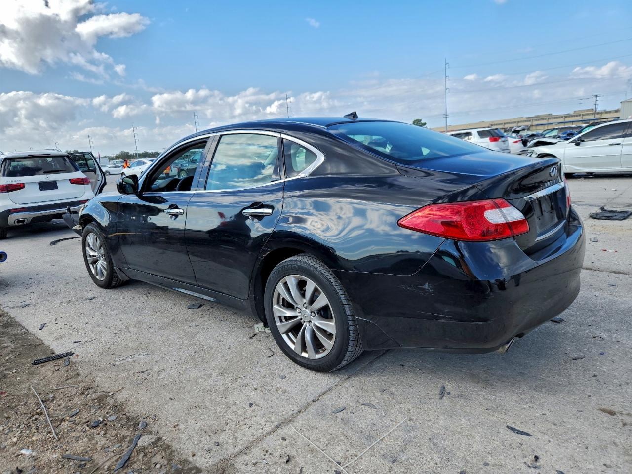2012 INFINITI M37 photo 2