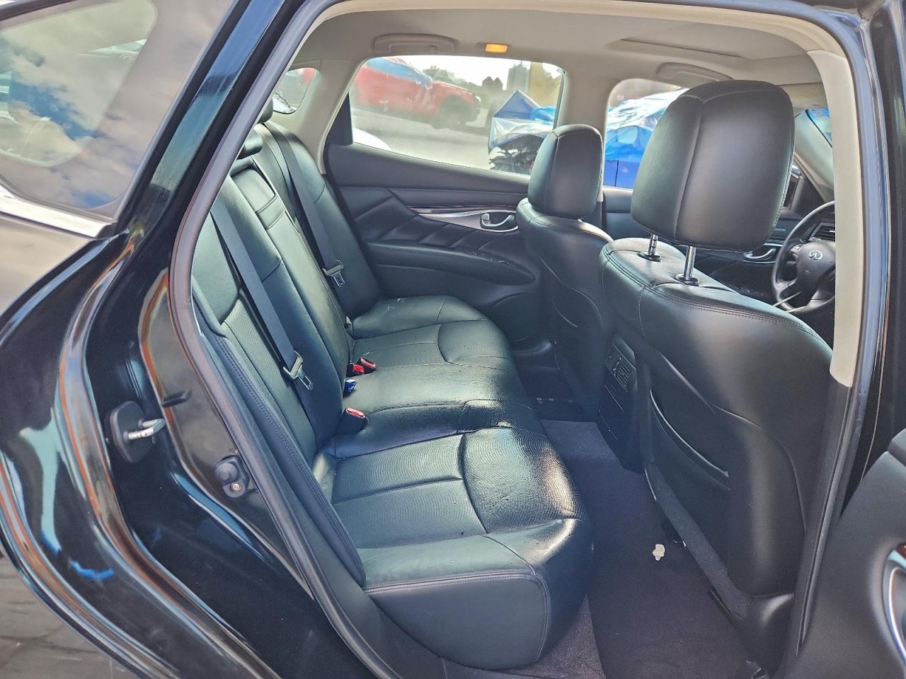 2012 INFINITI M37 photo 10
