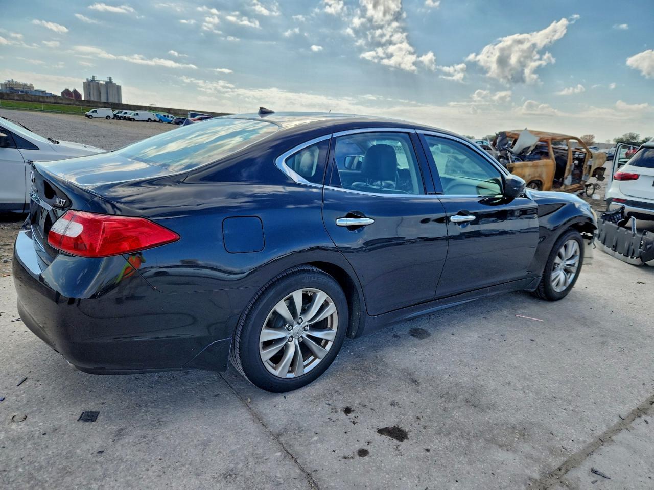 2012 INFINITI M37 photo 3