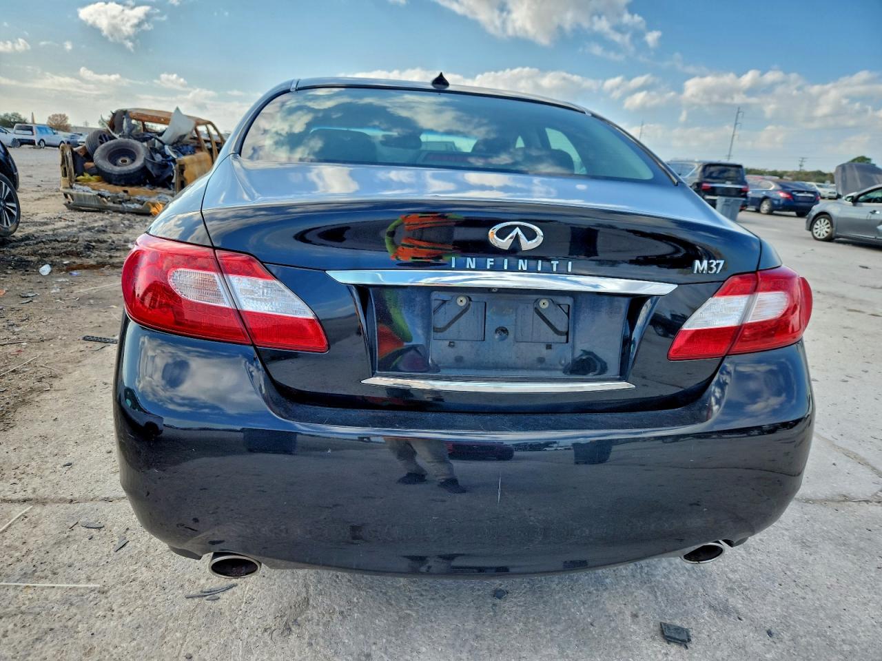 2012 INFINITI M37 photo 6