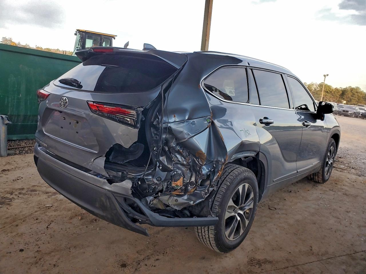 2020 TOYOTA HIGHLANDER XLE photo 3