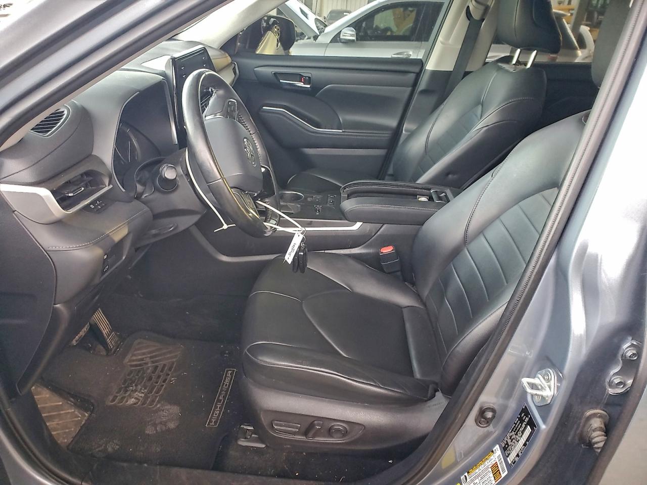 2020 TOYOTA HIGHLANDER XLE photo 7