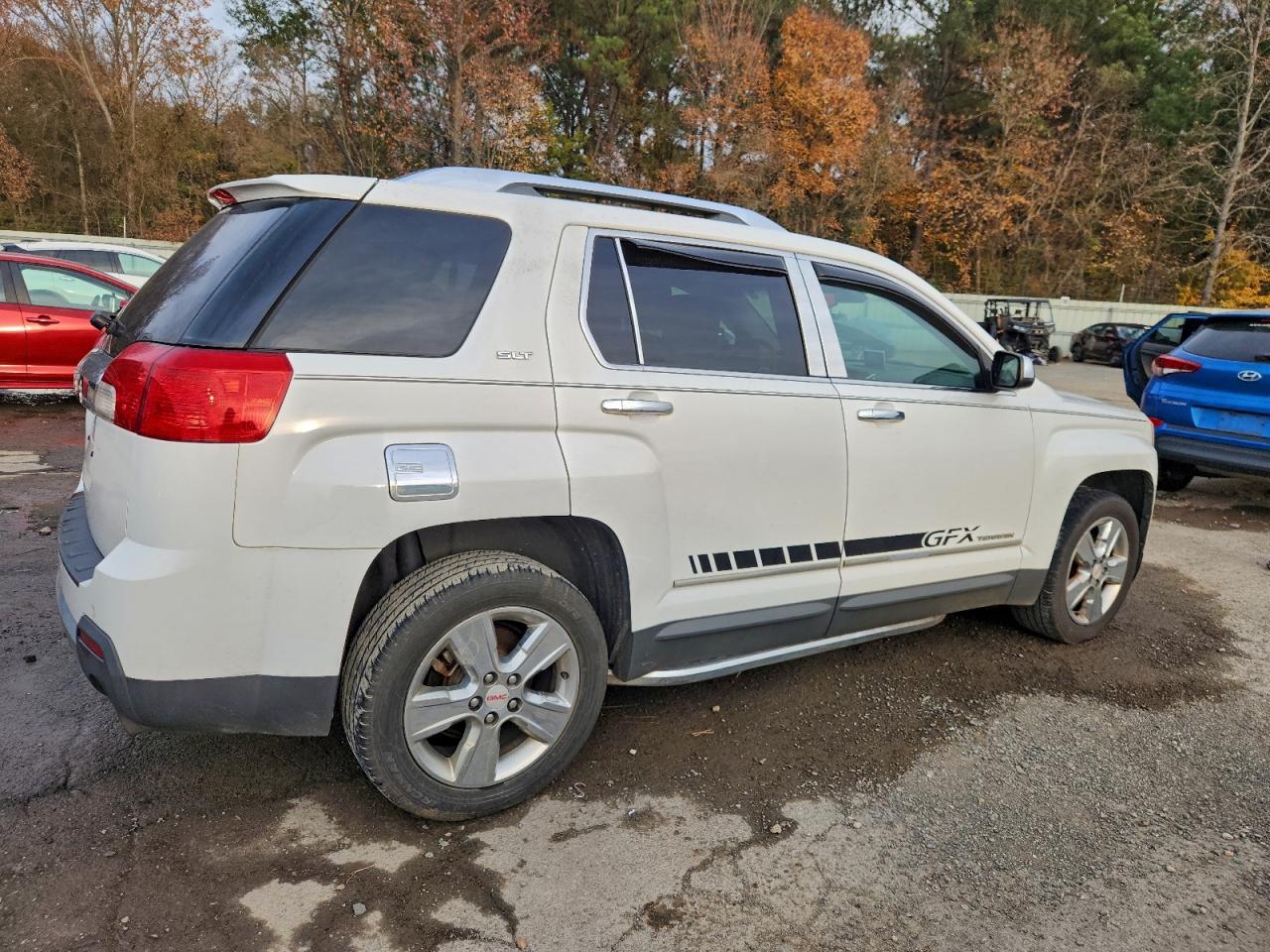 2015 GMC TERRAIN SLT photo 3