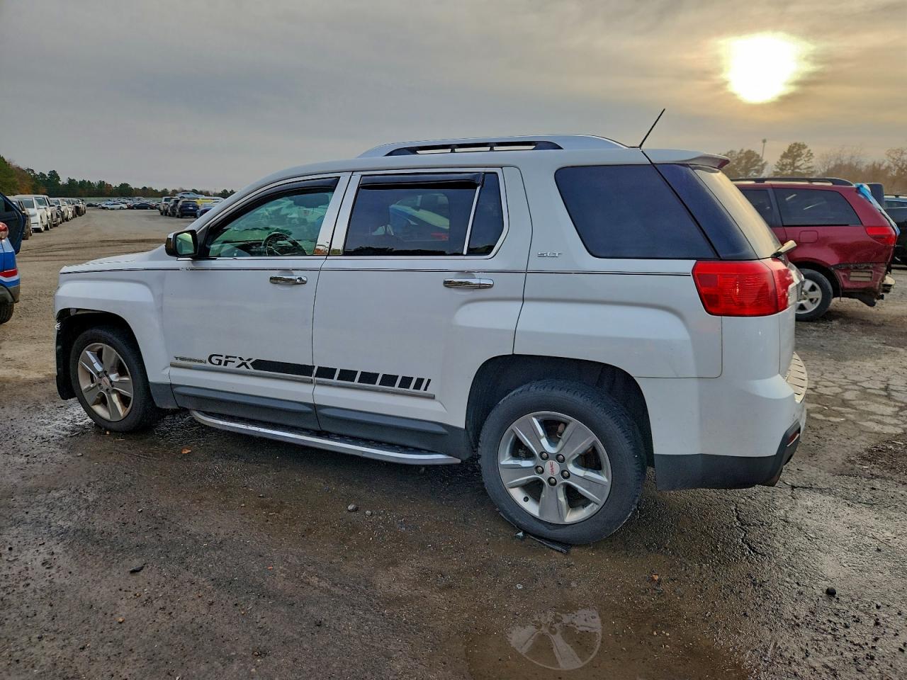 2015 GMC TERRAIN SLT photo 2