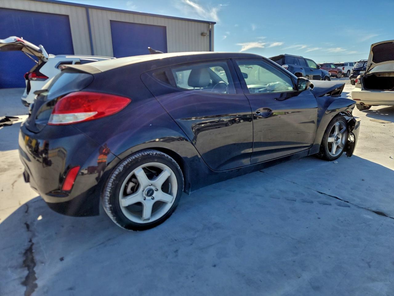 2013 HYUNDAI VELOSTER photo 3
