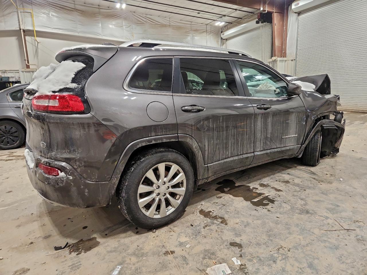 2018 JEEP CHEROKEE OVERLAND photo 3