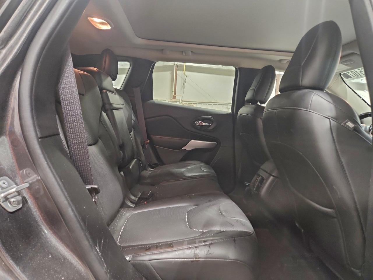 2018 JEEP CHEROKEE OVERLAND photo 10