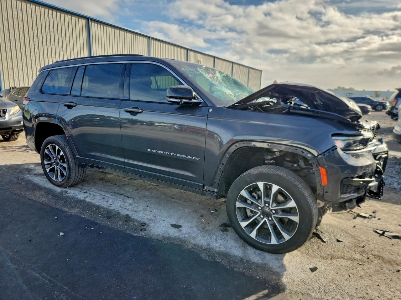 2024 JEEP GRAND CHEROKEE L OVERLAND photo 4