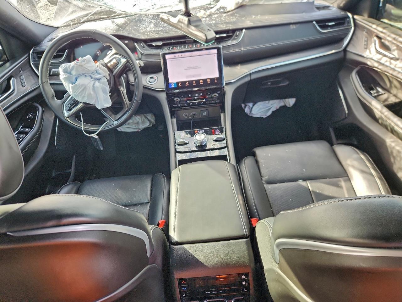2024 JEEP GRAND CHEROKEE L OVERLAND photo 8