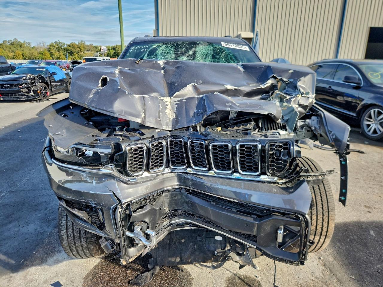 2024 JEEP GRAND CHEROKEE L OVERLAND photo 5