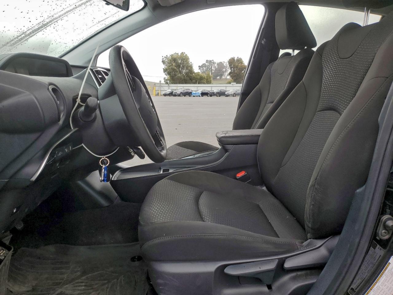 2019 TOYOTA PRIUS photo 7