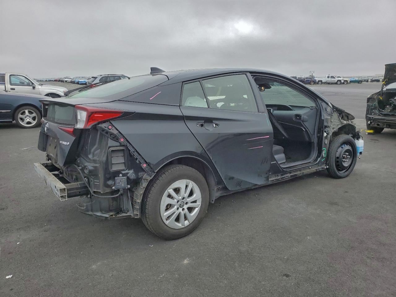 2019 TOYOTA PRIUS photo 3