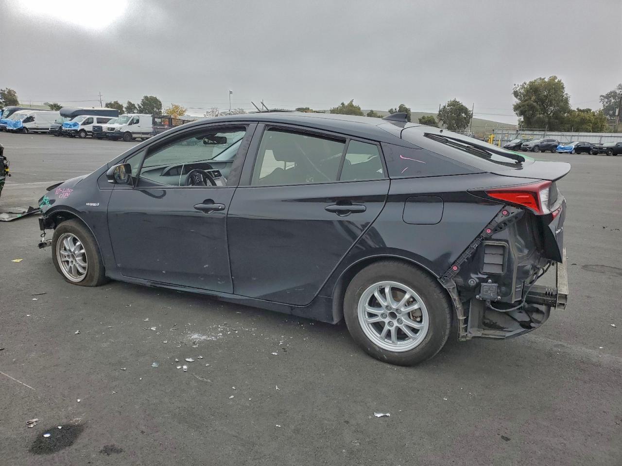 2019 TOYOTA PRIUS photo 2