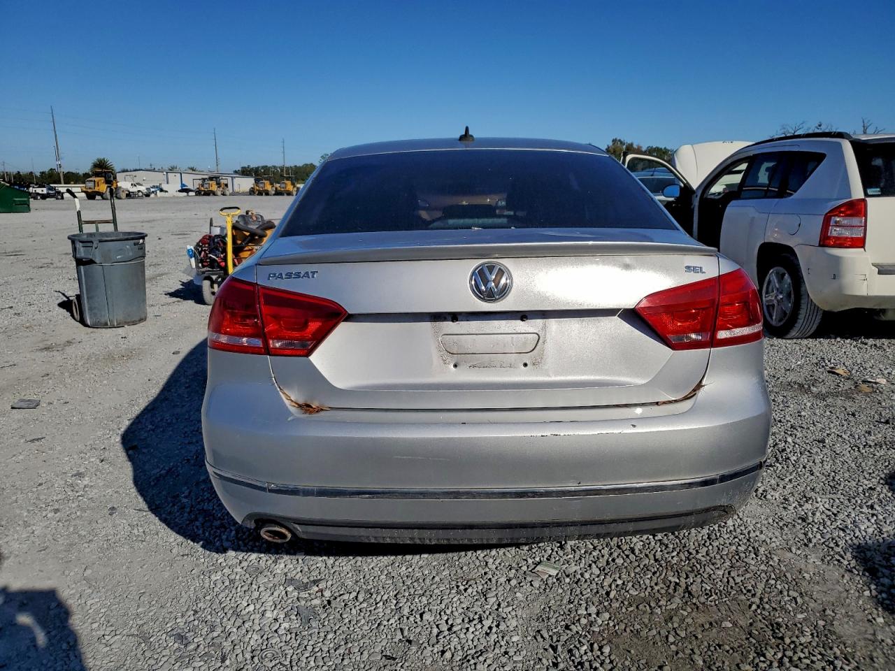 2012 VOLKSWAGEN PASSAT SEL photo 6