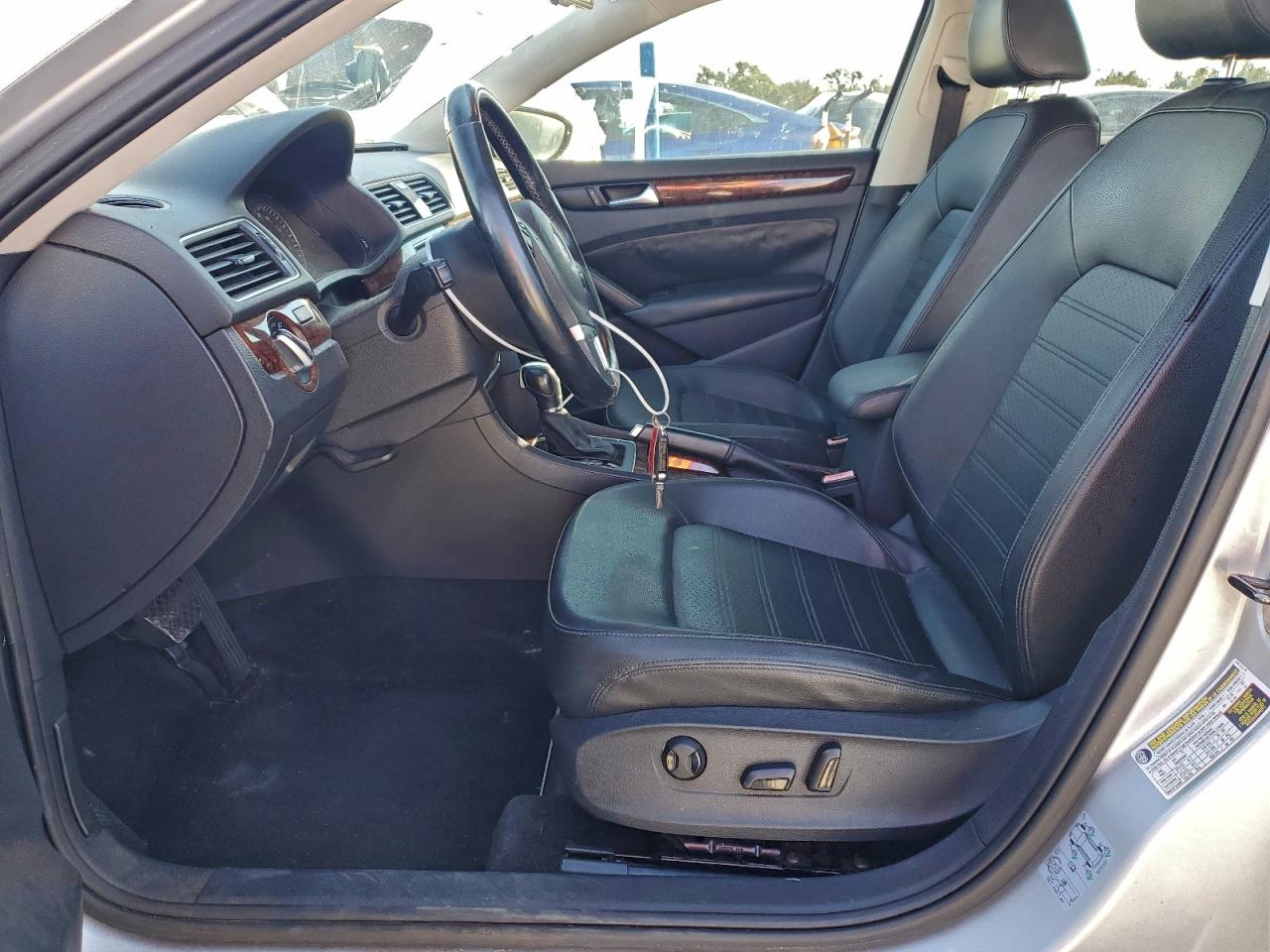 2012 VOLKSWAGEN PASSAT SEL photo 7