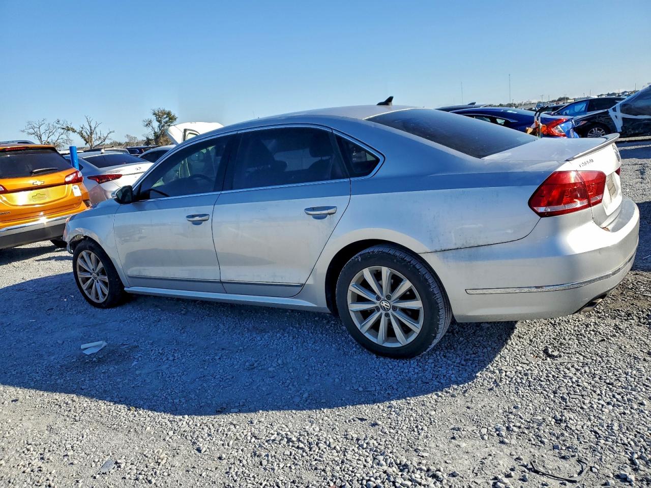 2012 VOLKSWAGEN PASSAT SEL photo 2