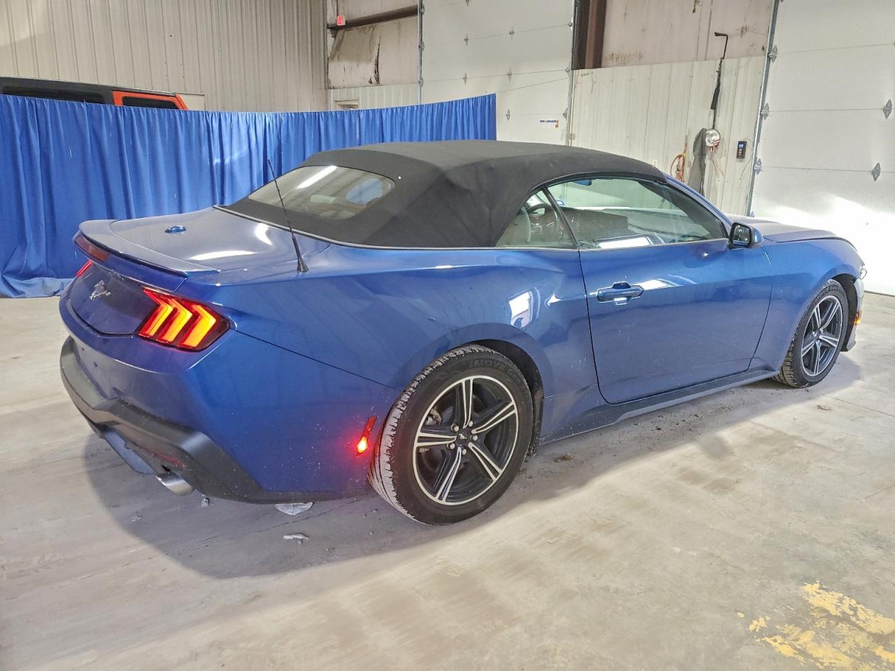 2024 FORD MUSTANG photo 3
