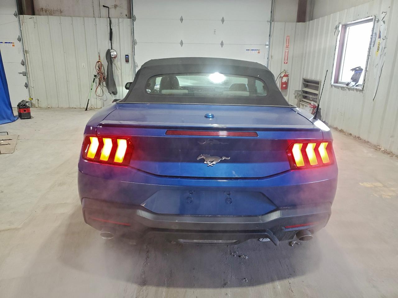 2024 FORD MUSTANG photo 6