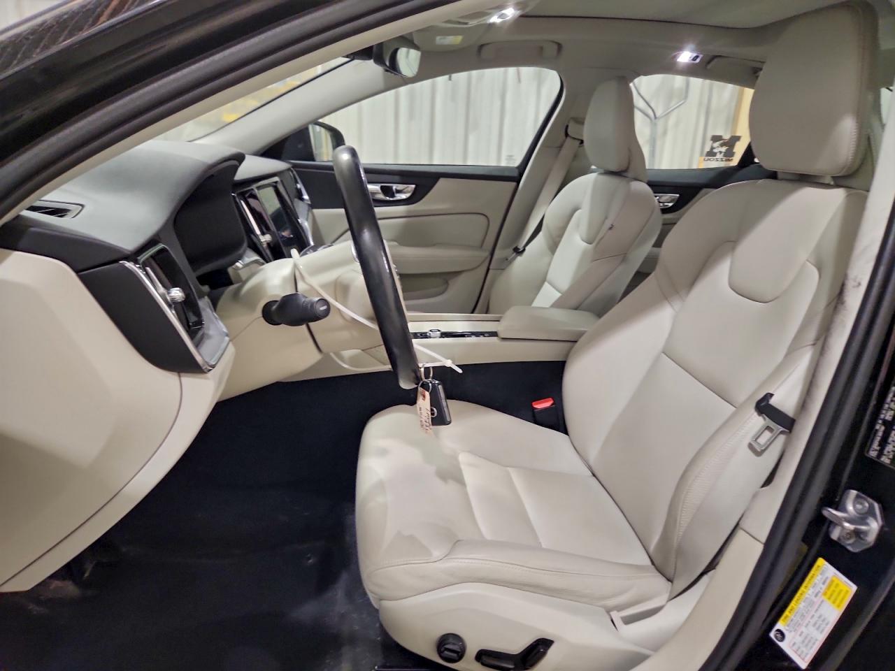 2020 VOLVO S60 T5 MOMENTUM photo 7