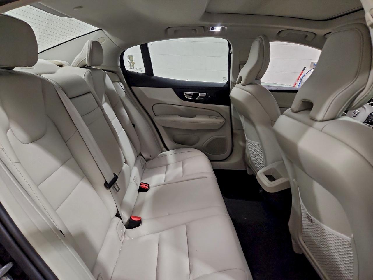 2020 VOLVO S60 T5 MOMENTUM photo 10