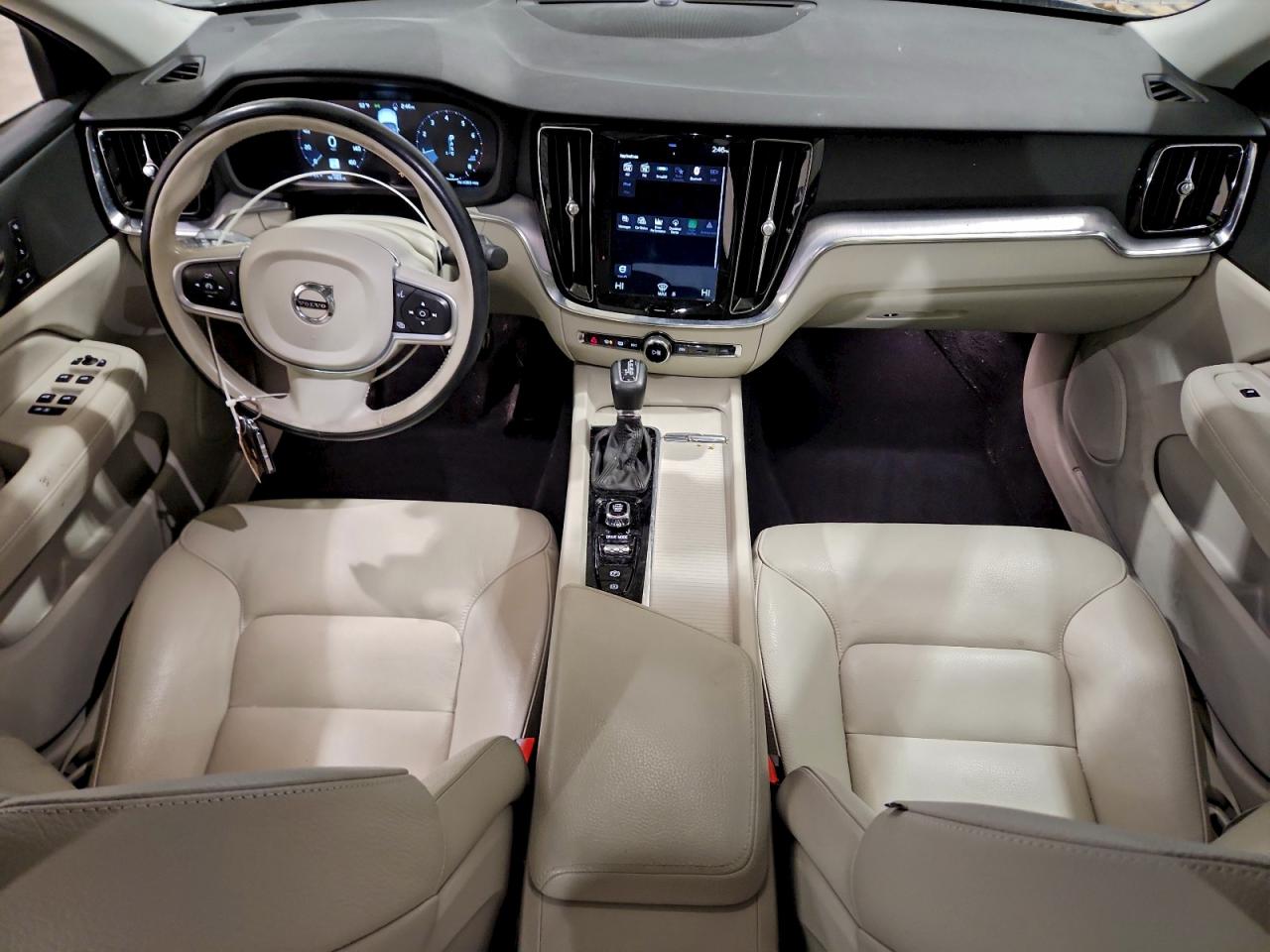 2020 VOLVO S60 T5 MOMENTUM photo 8