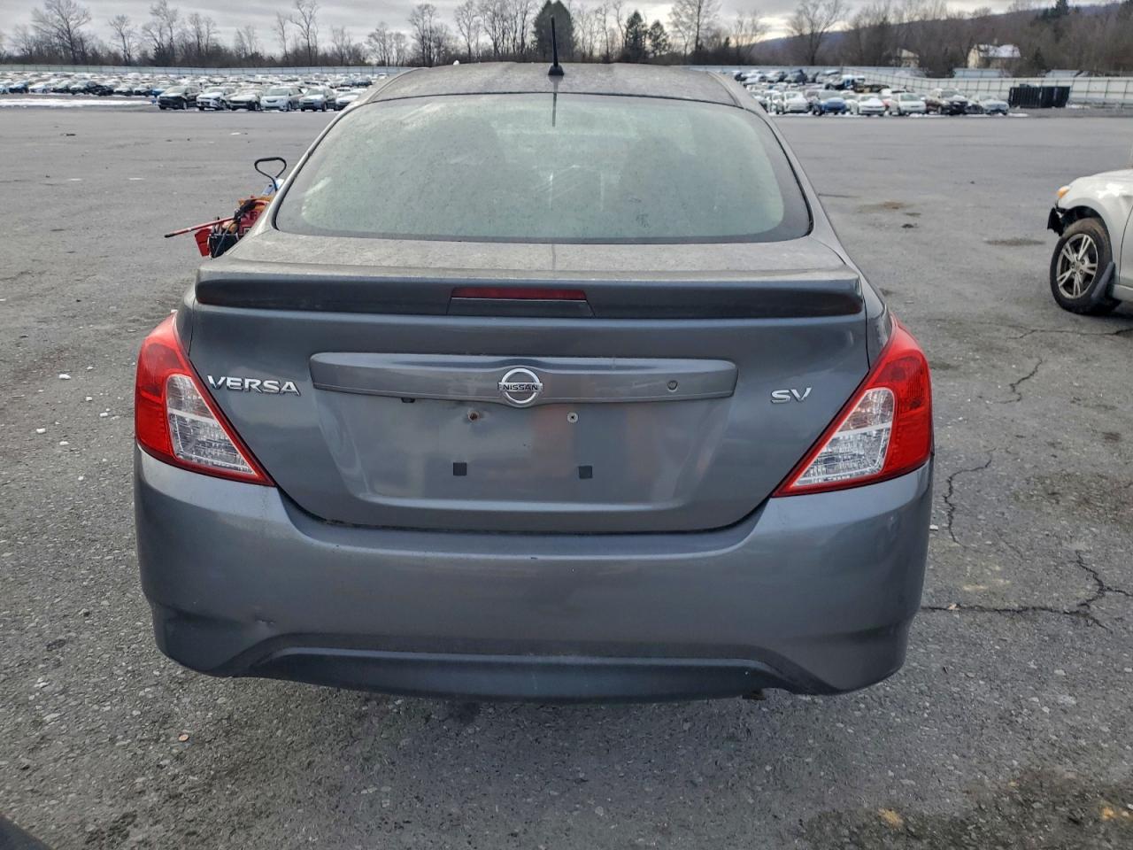 2019 NISSAN VERSA S photo 6