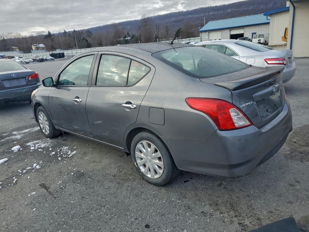 2019 NISSAN VERSA S photo 2