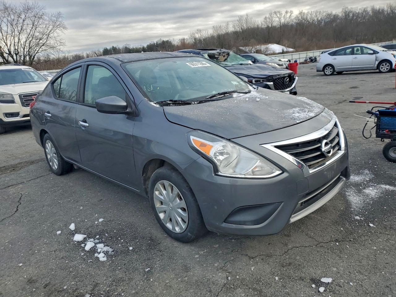 2019 NISSAN VERSA S photo 4