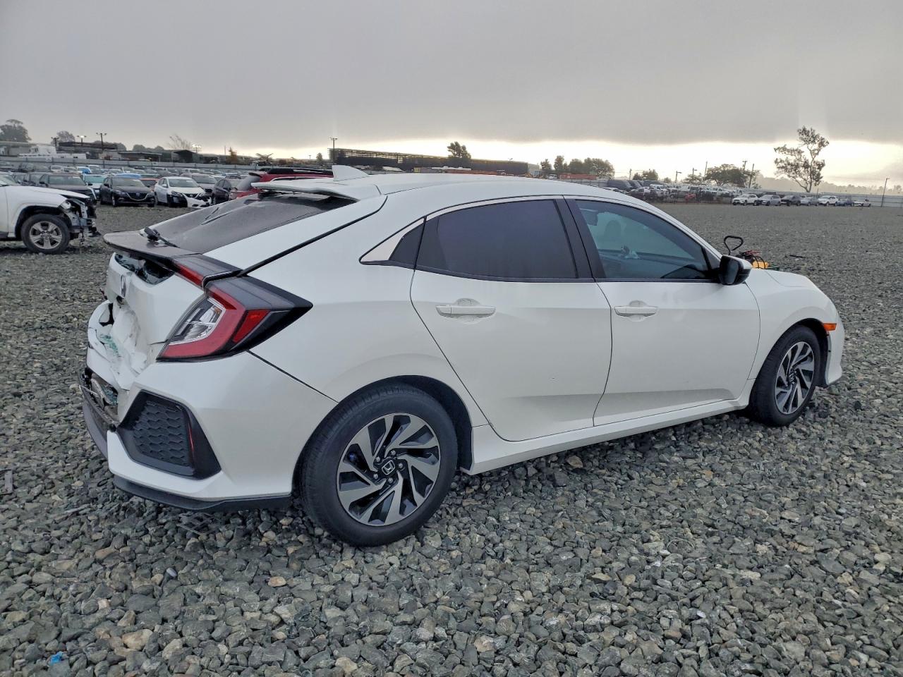 2017 HONDA CIVIC LX photo 5