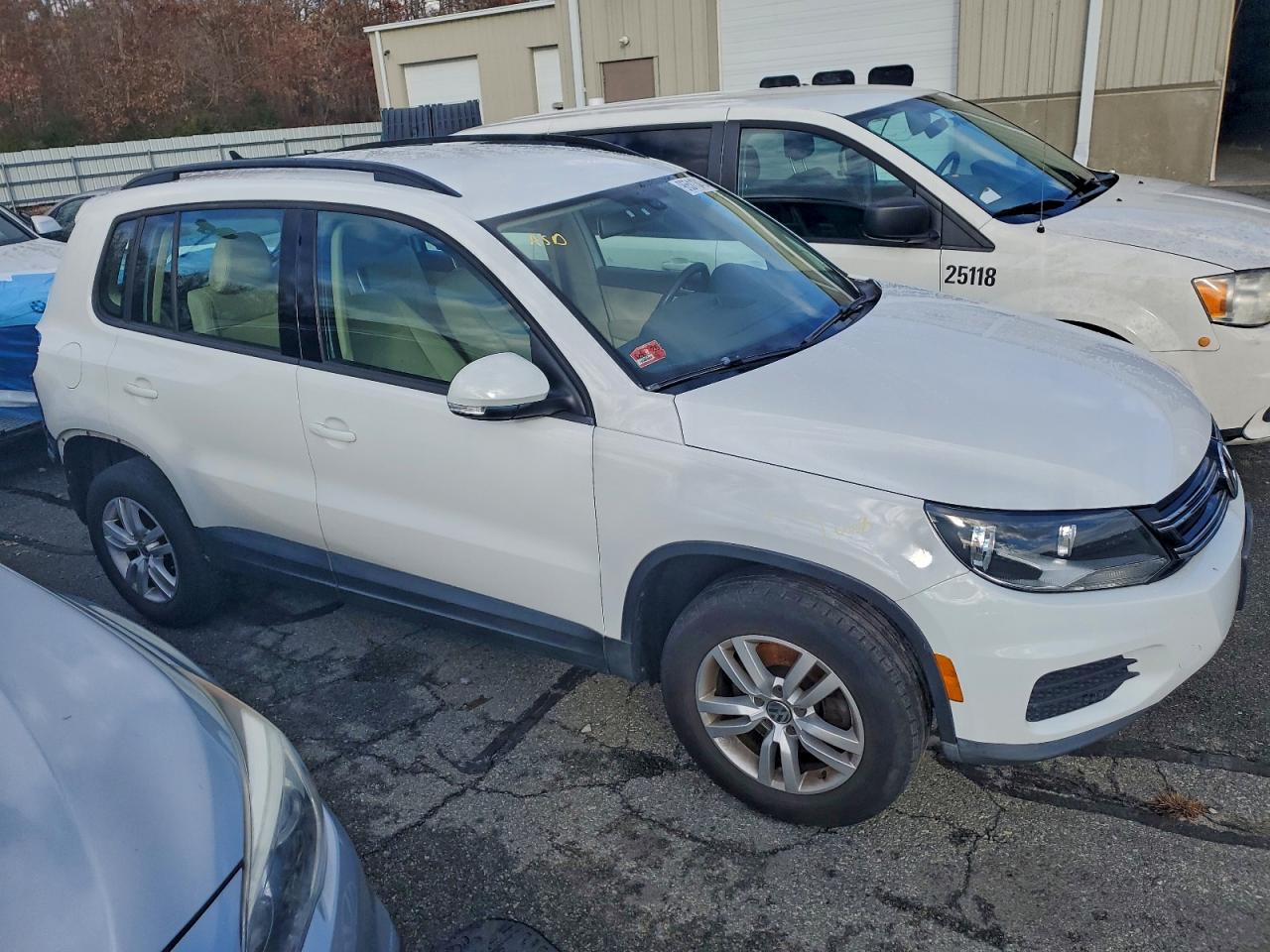 2017 VOLKSWAGEN TIGUAN S photo 4