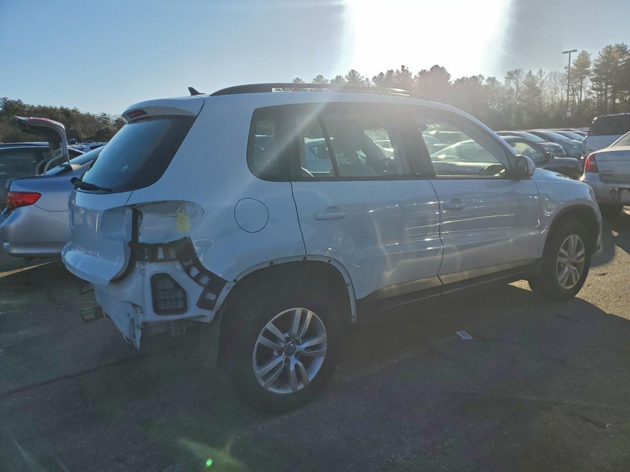 2017 VOLKSWAGEN TIGUAN S photo 3