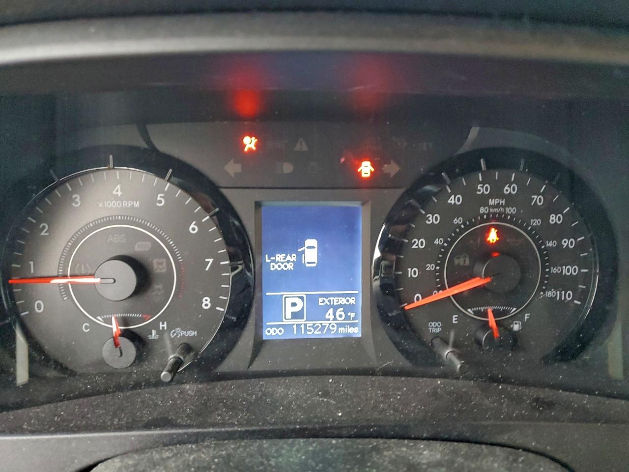 2017 TOYOTA SIENNA LE photo 9