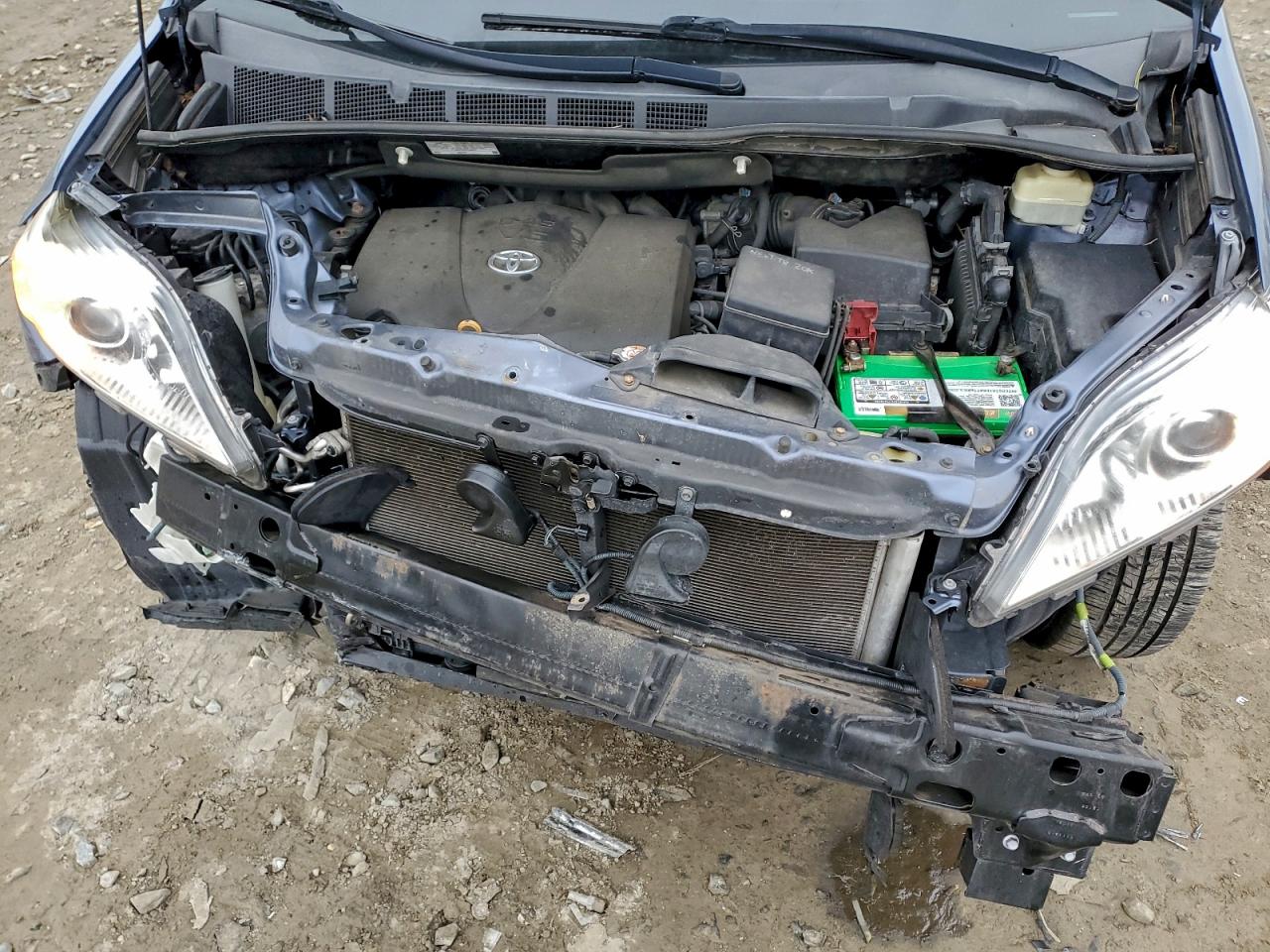2017 TOYOTA SIENNA LE photo 12
