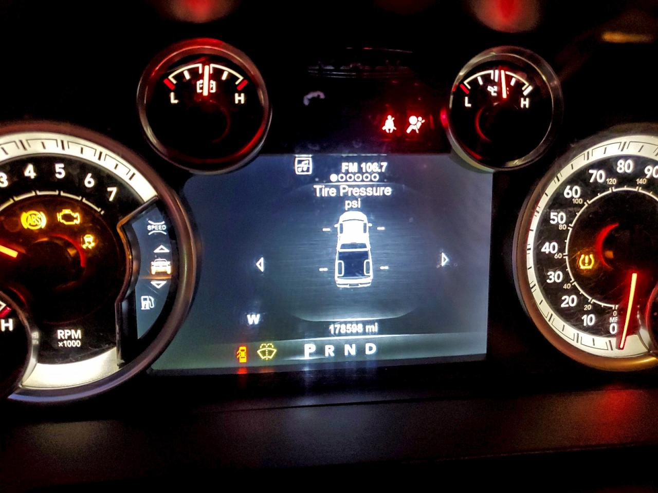 2015 RAM 1500 SLT photo 17