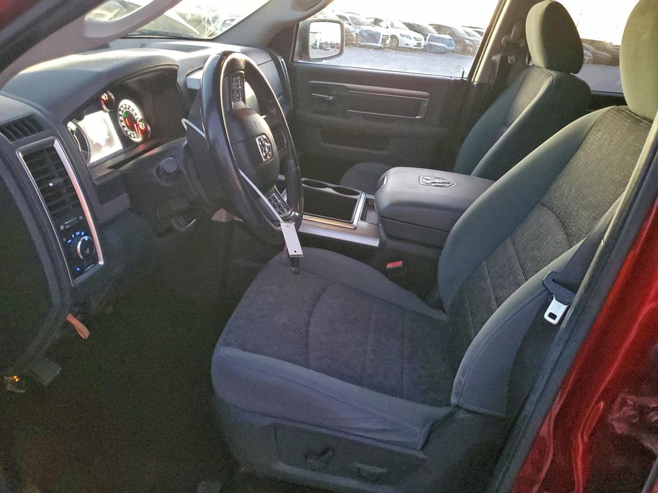 2015 RAM 1500 SLT photo 13