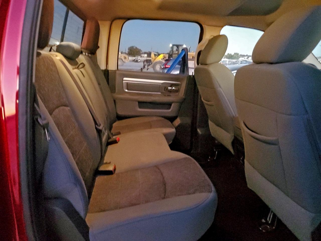 2015 RAM 1500 SLT photo 19
