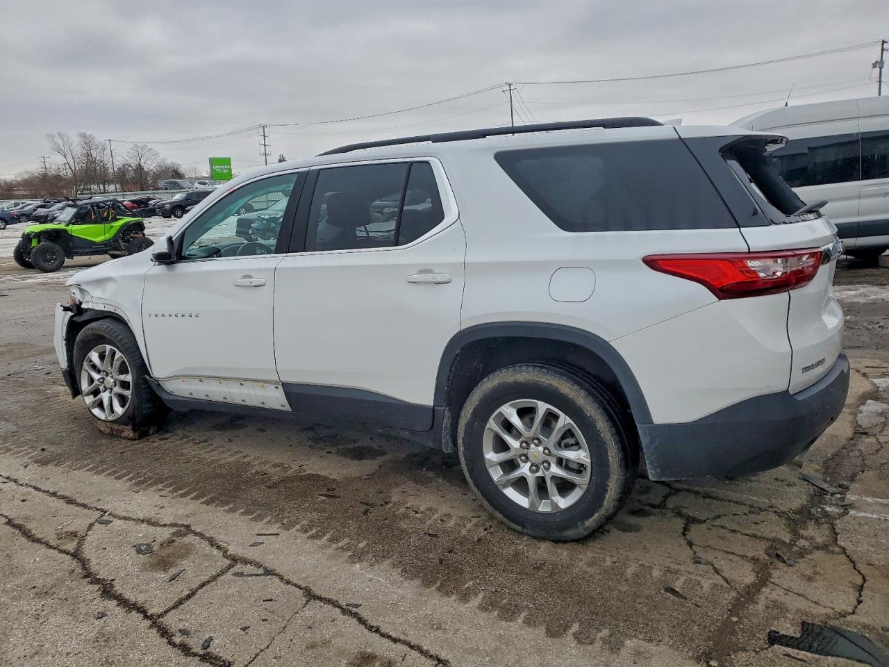 2020 CHEVROLET TRAVERSE LT photo 2