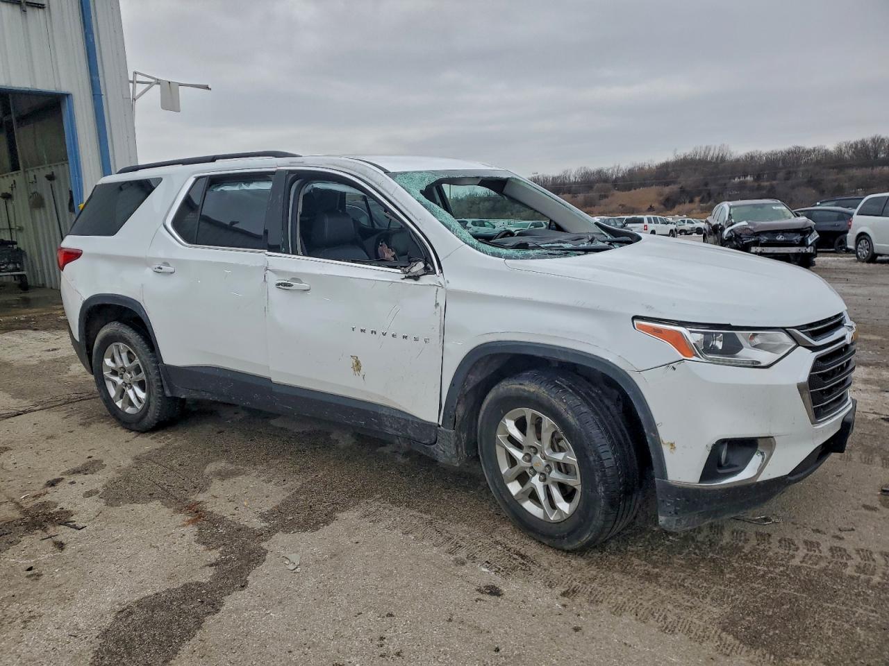 2020 CHEVROLET TRAVERSE LT photo 4