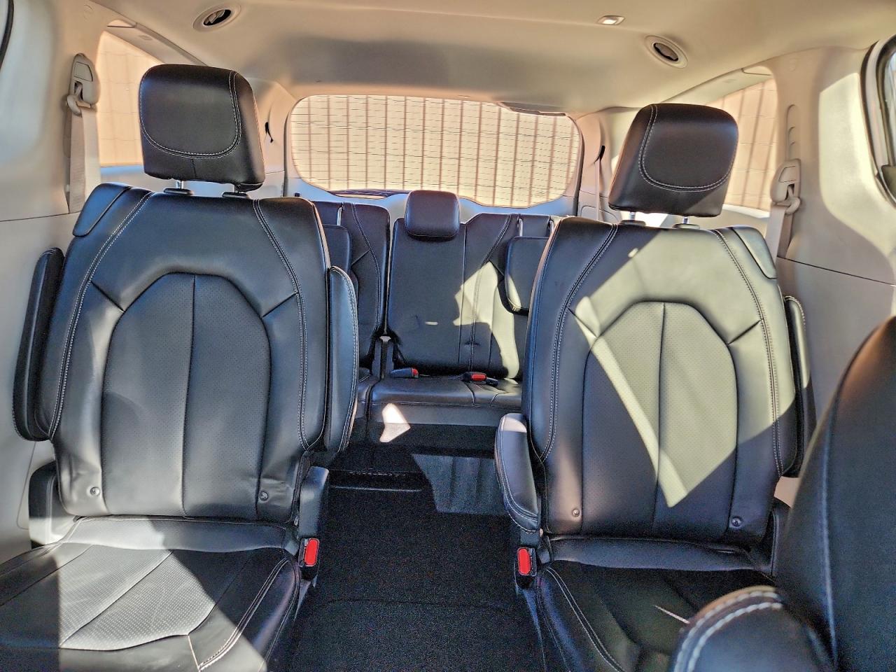 2024 CHRYSLER PACIFICA TOURING L photo 10
