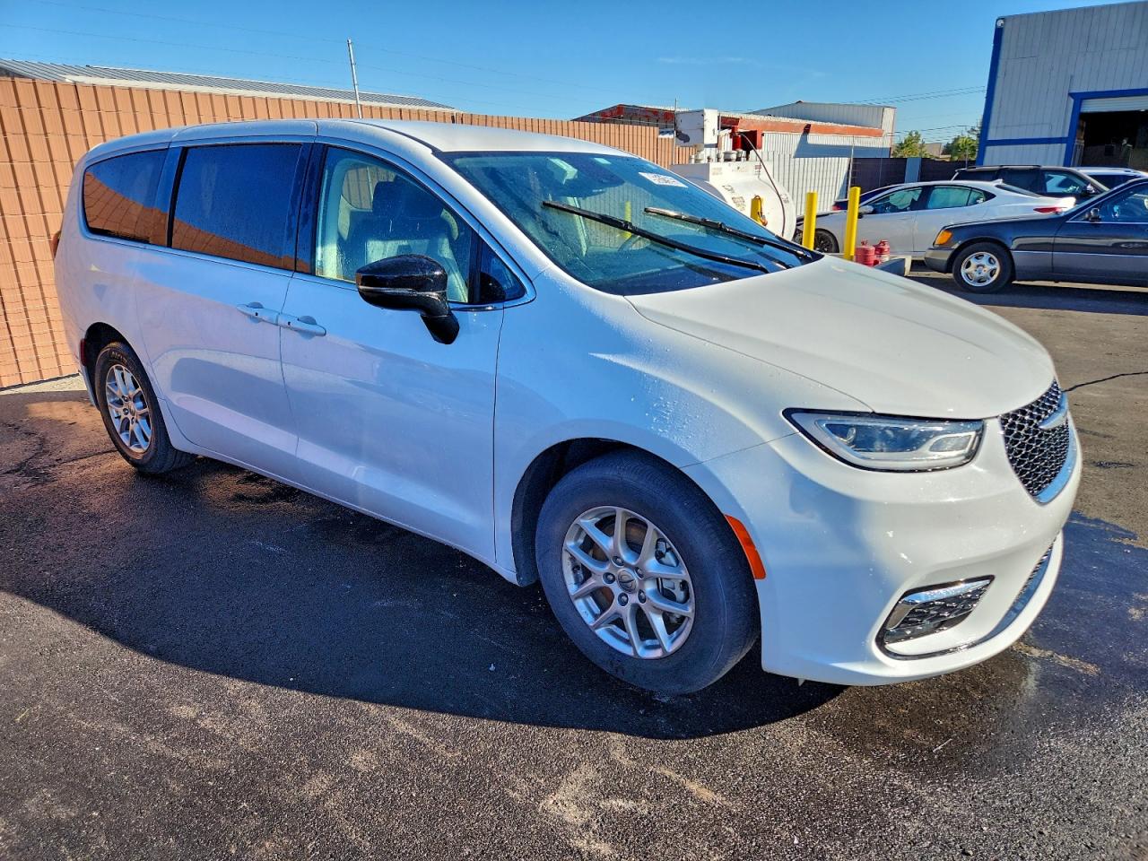 2024 CHRYSLER PACIFICA TOURING L photo 4