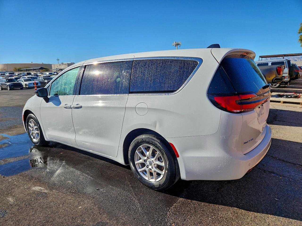 2024 CHRYSLER PACIFICA TOURING L photo 2