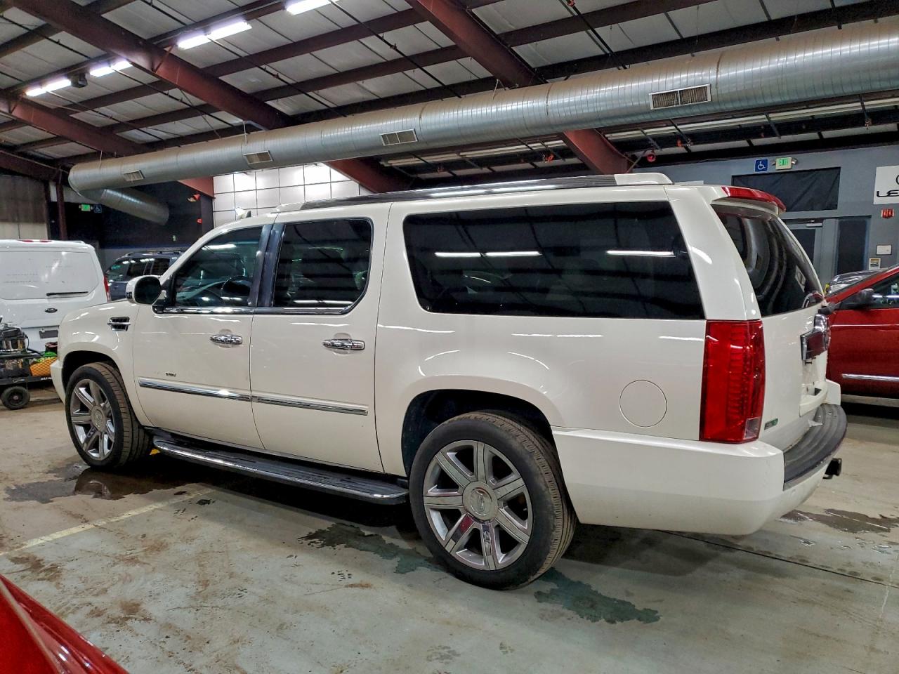 2011 CADILLAC ESCALADE ESV LUXURY photo 4