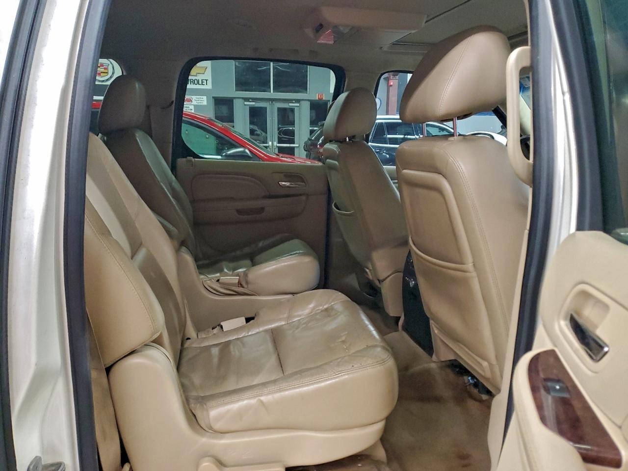 2011 CADILLAC ESCALADE ESV LUXURY photo 31