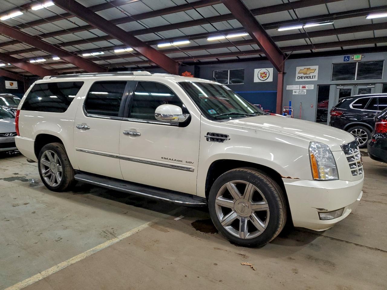 2011 CADILLAC ESCALADE ESV LUXURY photo 10