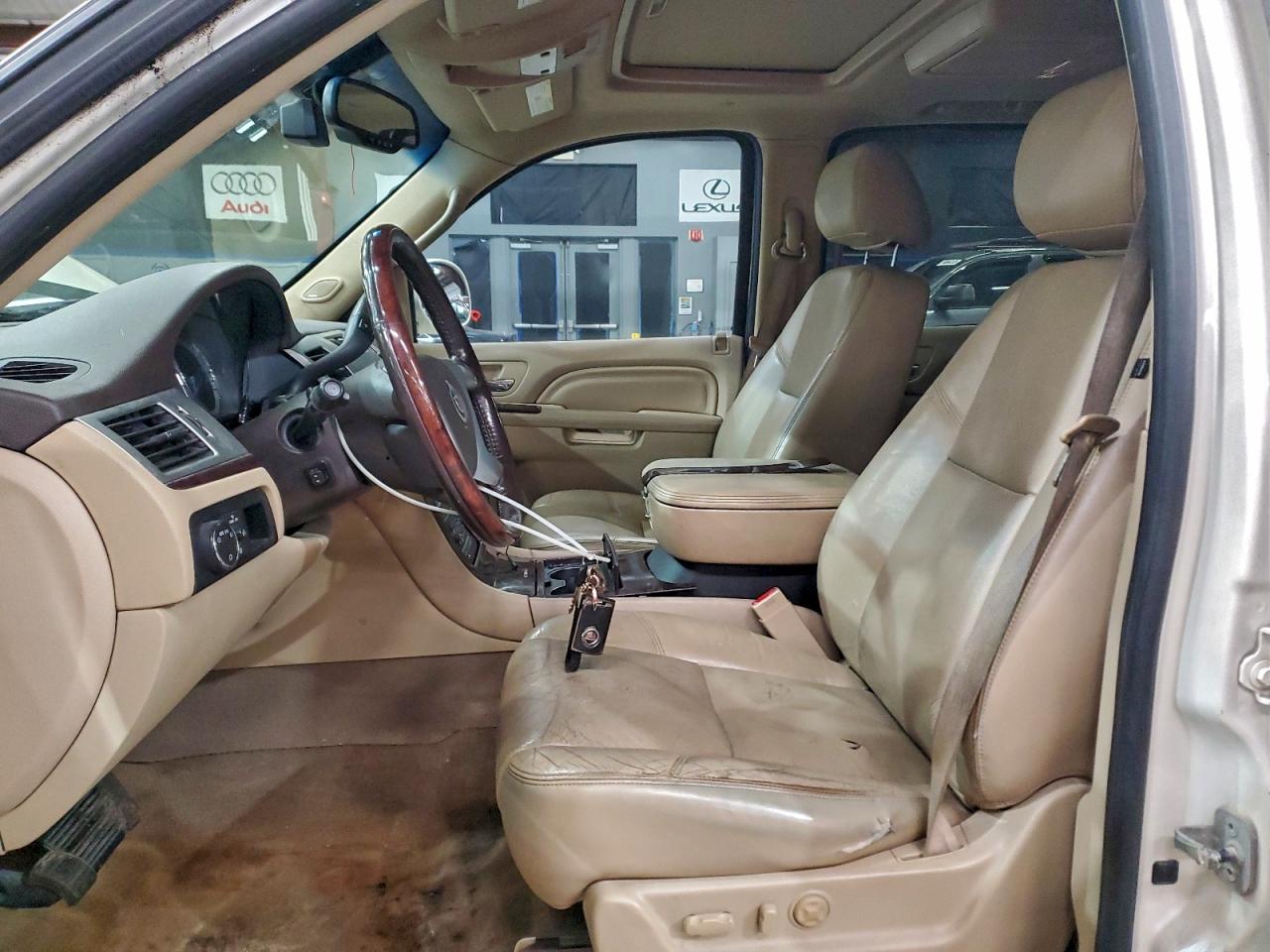 2011 CADILLAC ESCALADE ESV LUXURY photo 19