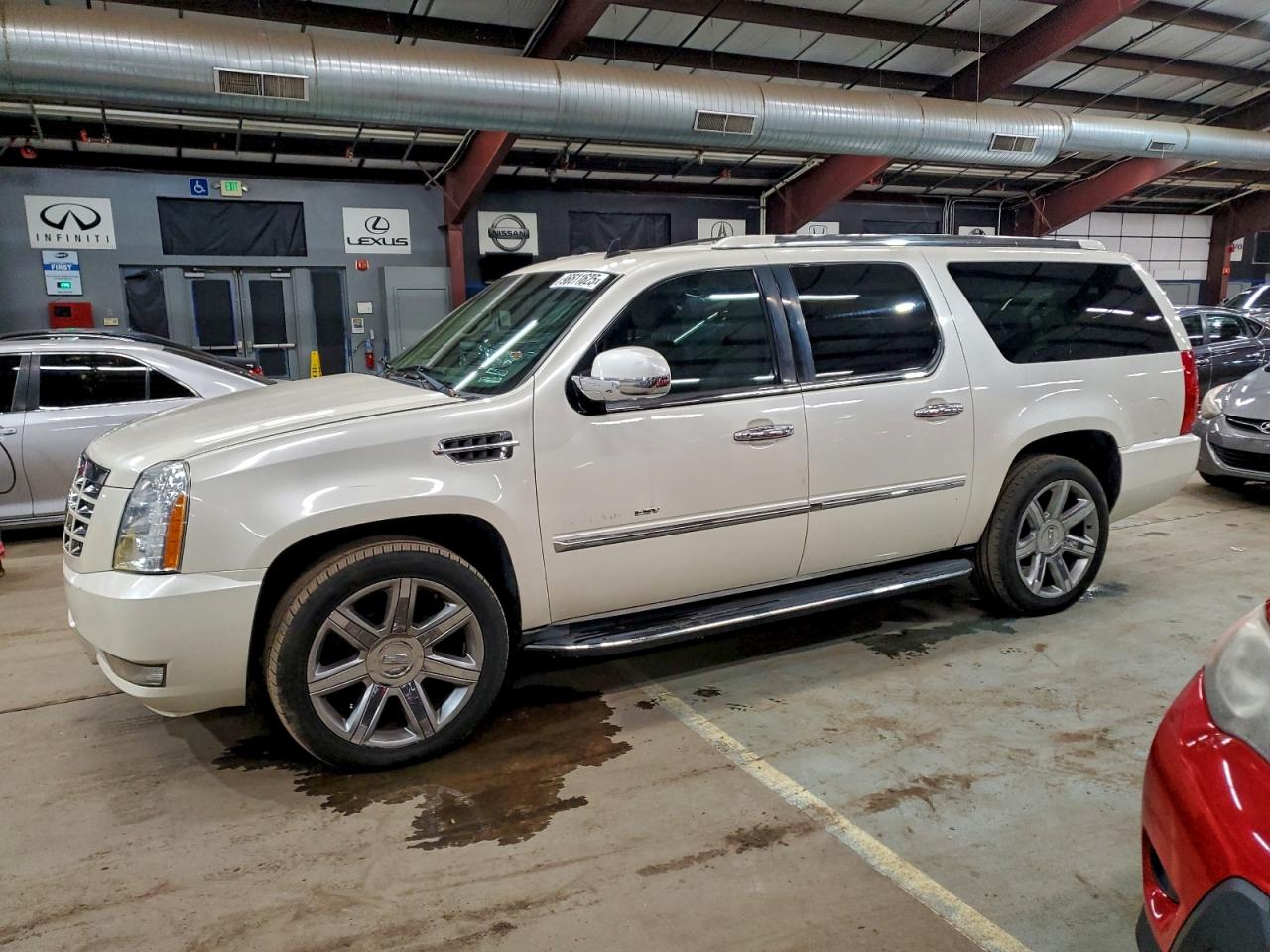 2011 CADILLAC ESCALADE ESV LUXURY — MINOR DENT/SCRATCHES damage — photo 1