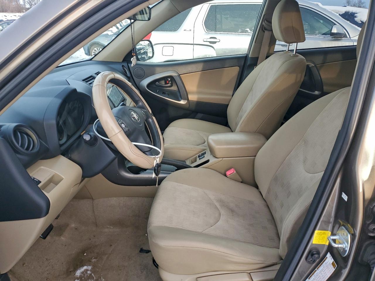 2012 TOYOTA RAV4 photo 7