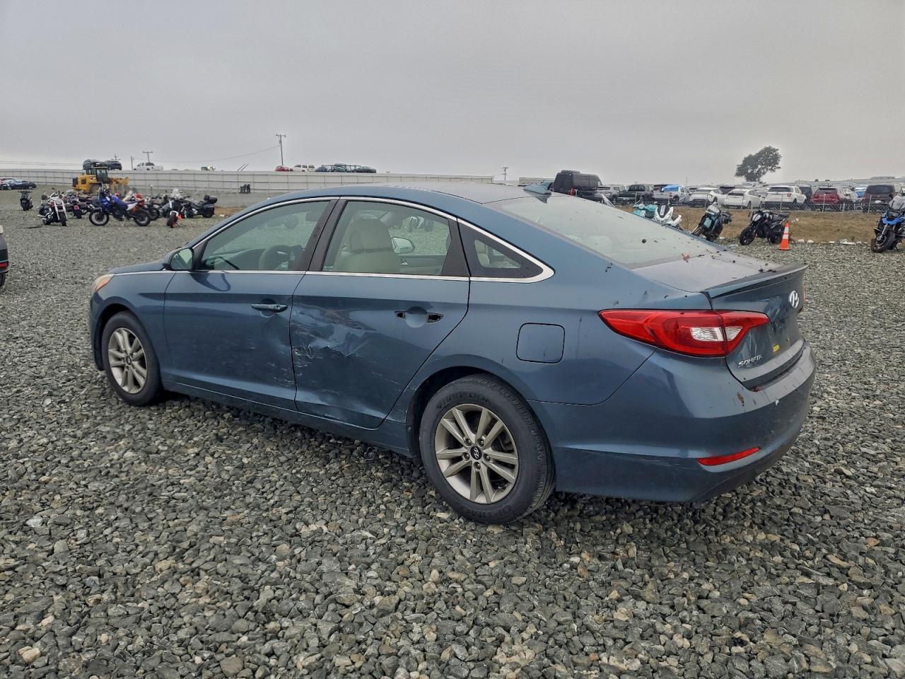 2015 HYUNDAI SONATA SE photo 2